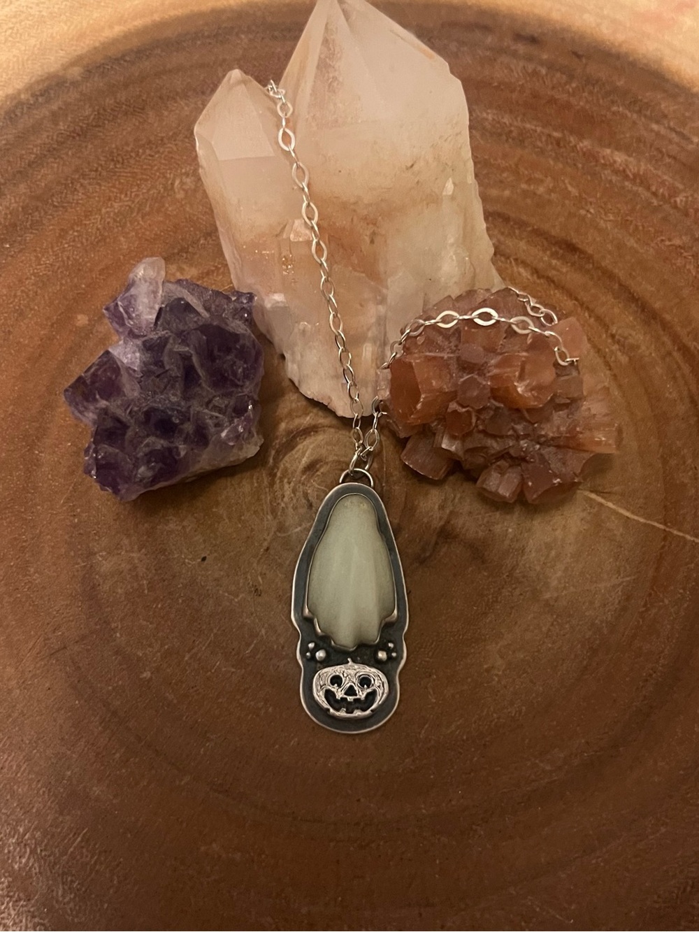 No feet pendant necklace